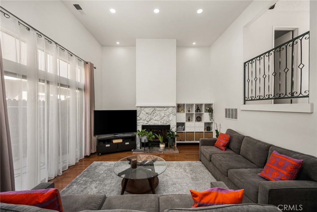 320 W 220th Unit 4 — photo