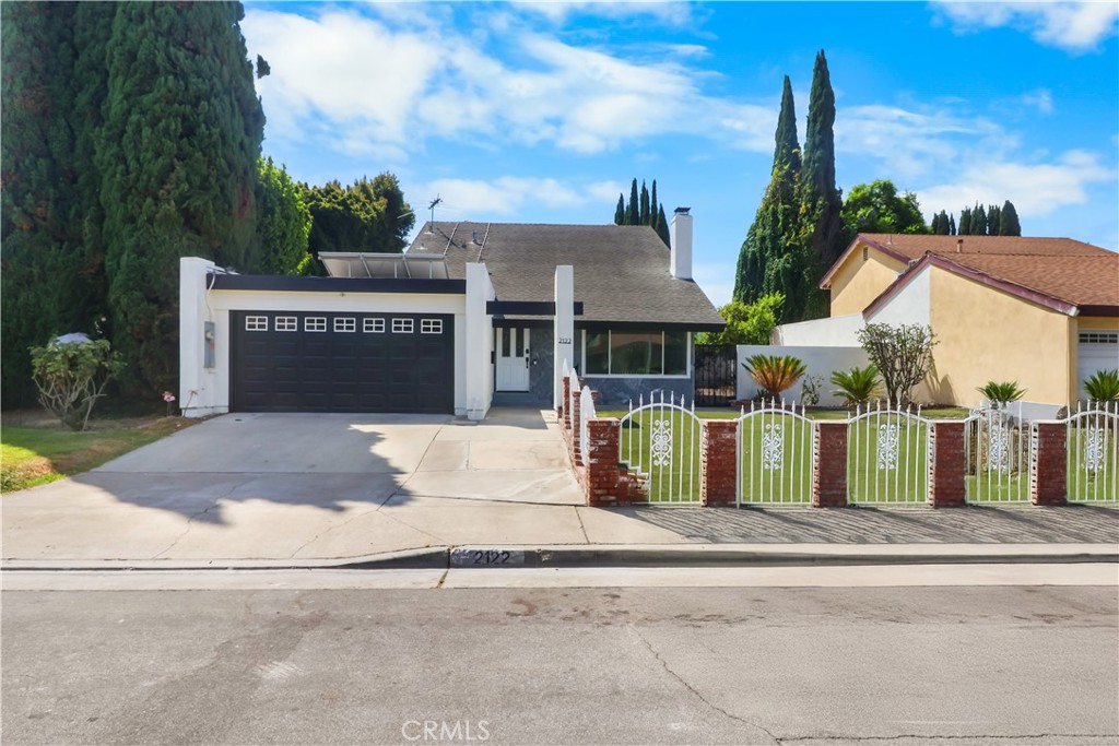 2122 W Chalet — photo