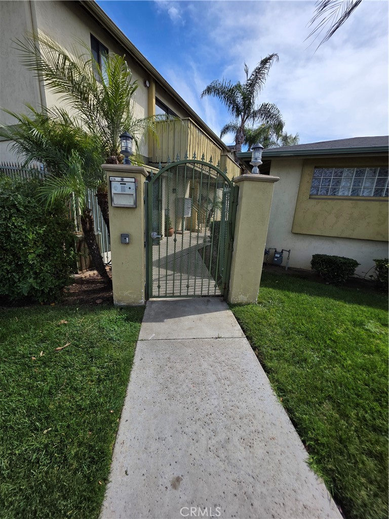 201 Twin Oaks Unit 2 — photo