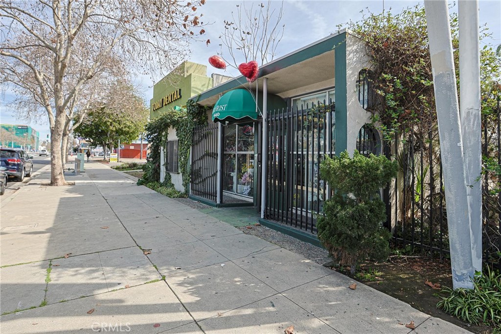 440 W Holt — photo