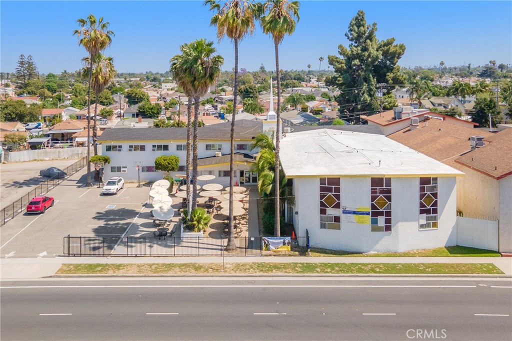 400 S Santa Fe — photo