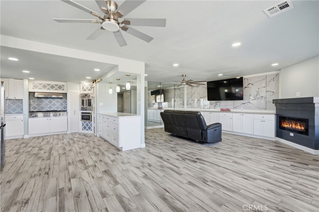 2222 S Mesa 8 — photo