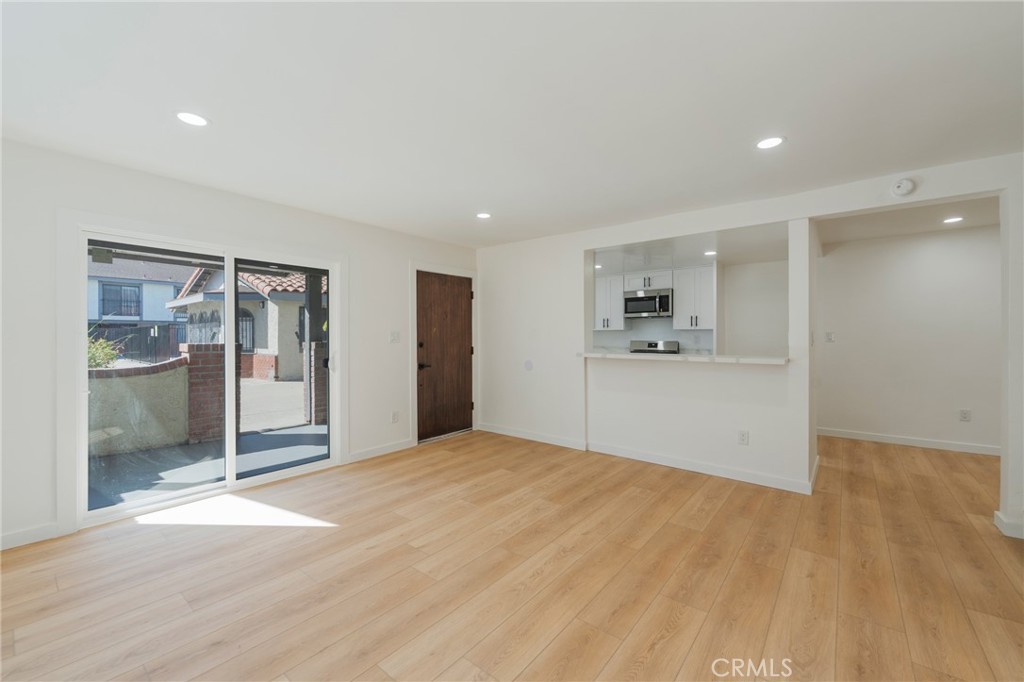 1239 W Rosecrans 31 — photo