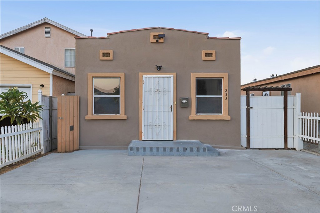 233 E Louise Street — photo