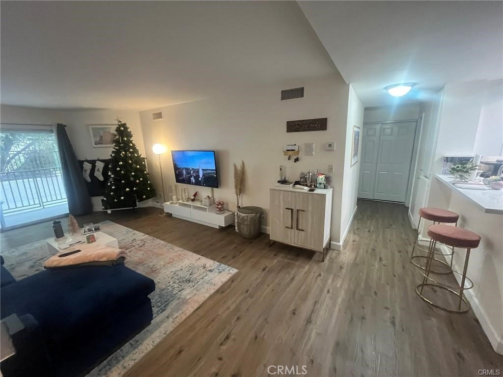1230 Horn 417 — photo