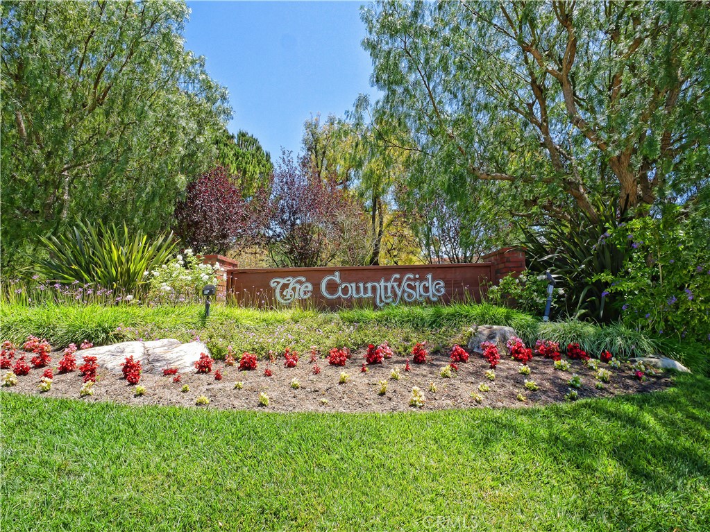 5465 Valley View — photo