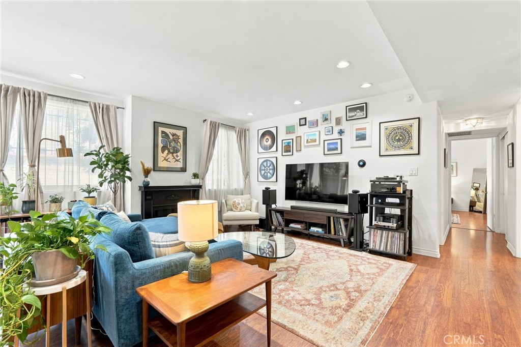3315 Griffith Park Boulevard 109 — photo