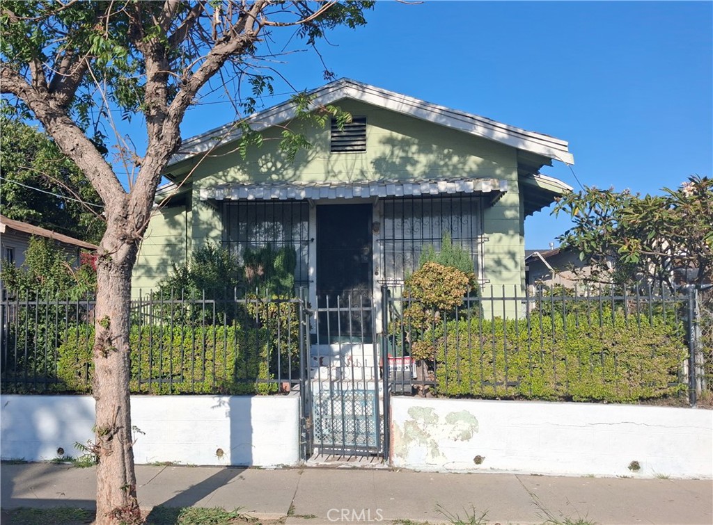 11720 S San Pedro — photo