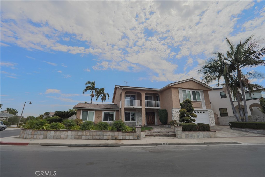 720 Pepper Tree — photo
