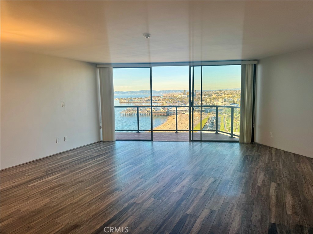 531 Esplanade 909 — photo