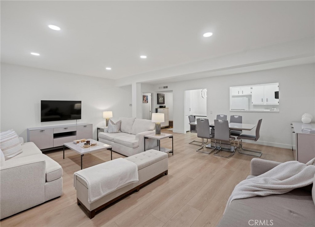 4700 Natick 204 — photo