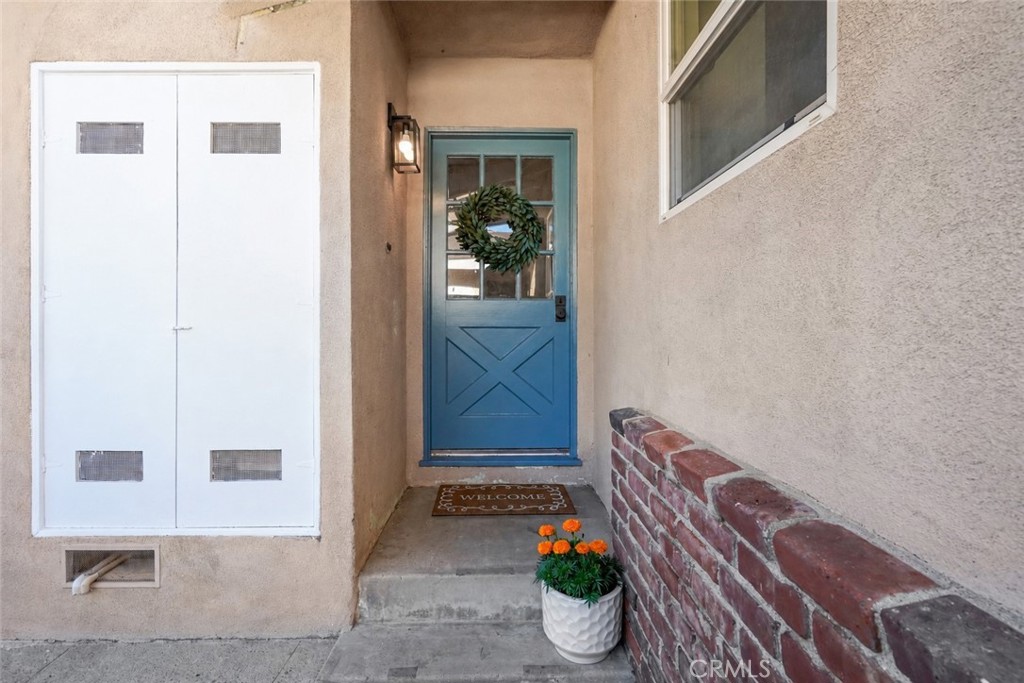 873 E Deloras Drive — photo