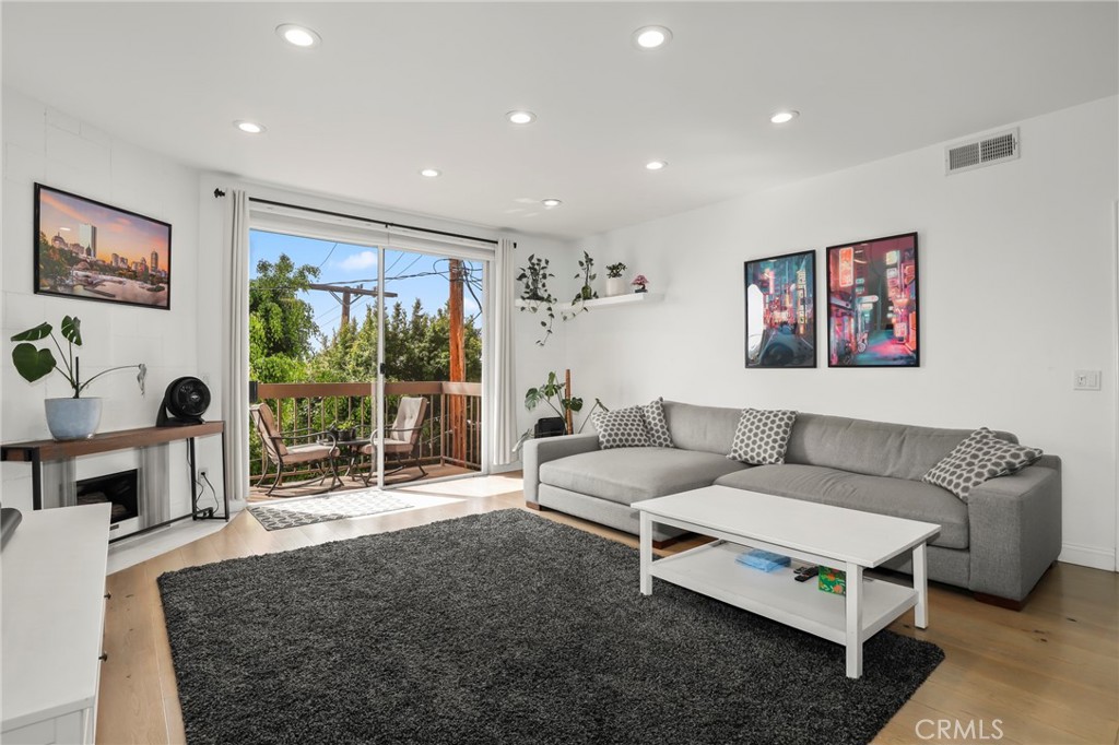 2263 Fox Hills Drive 203 — photo
