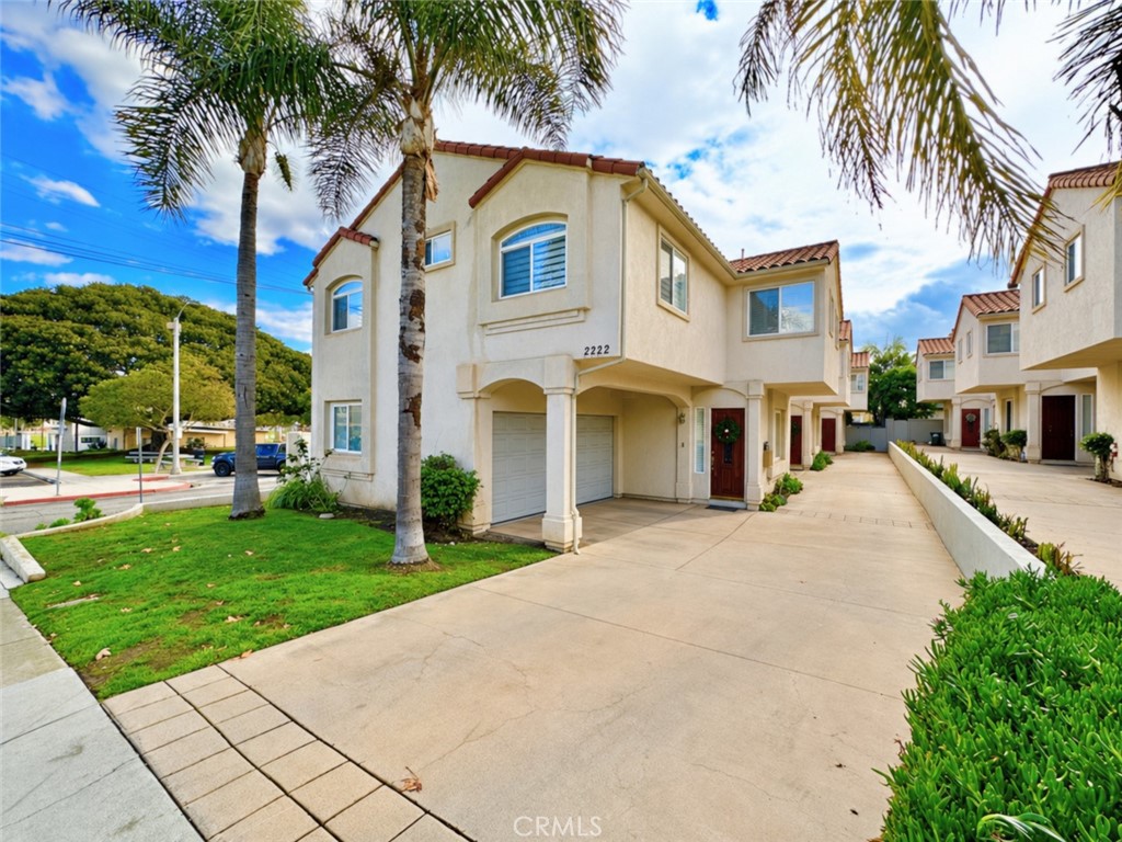 2222 Rockefeller Lane C — photo