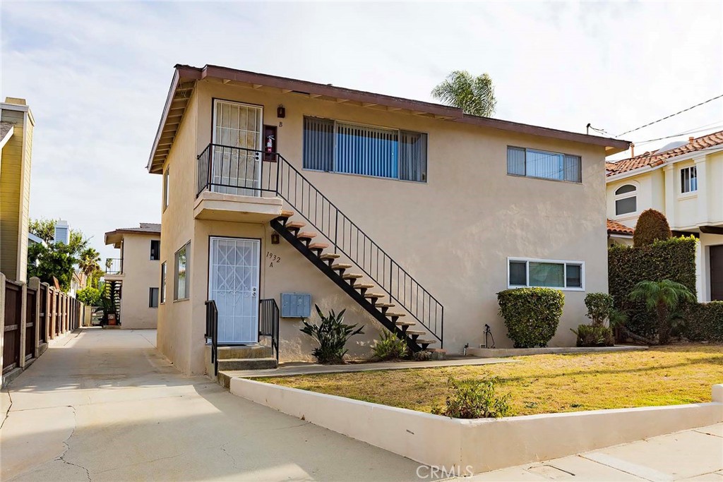 1932 Gates Avenue a — photo