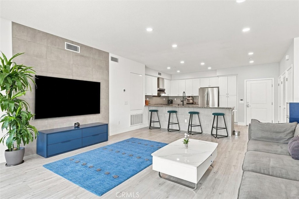 13124 Central 201 — photo