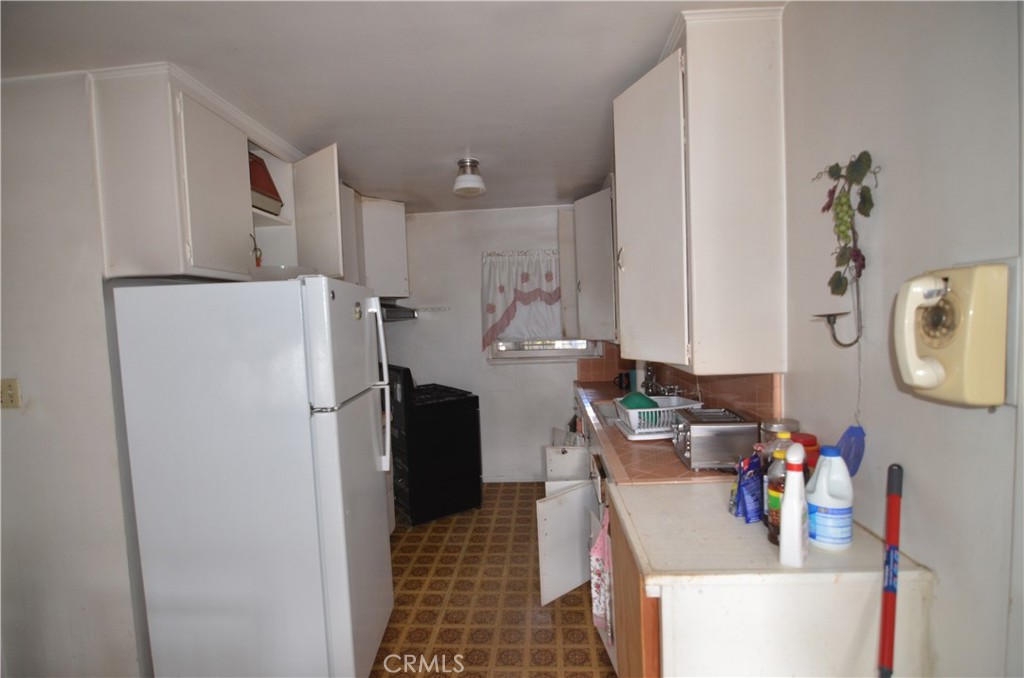 601 S Clymar, Compton, CA 90220 — photo 2