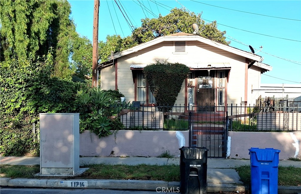 11714 S San Pedro — photo