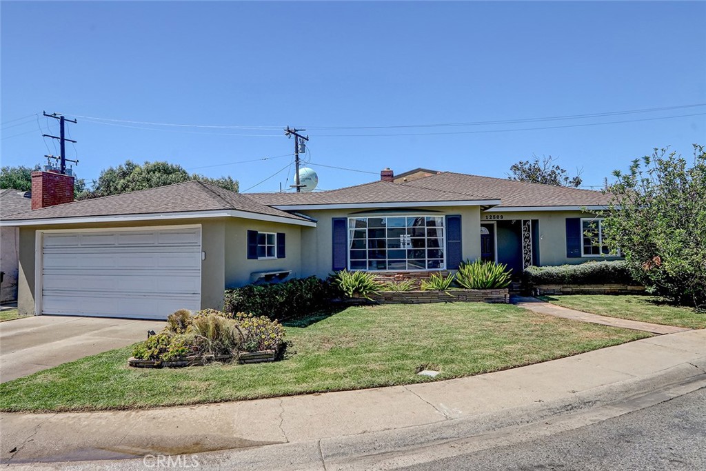 12509 Manor — photo