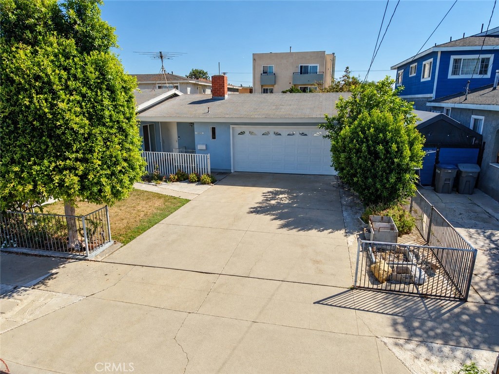 16818 La Salle — photo