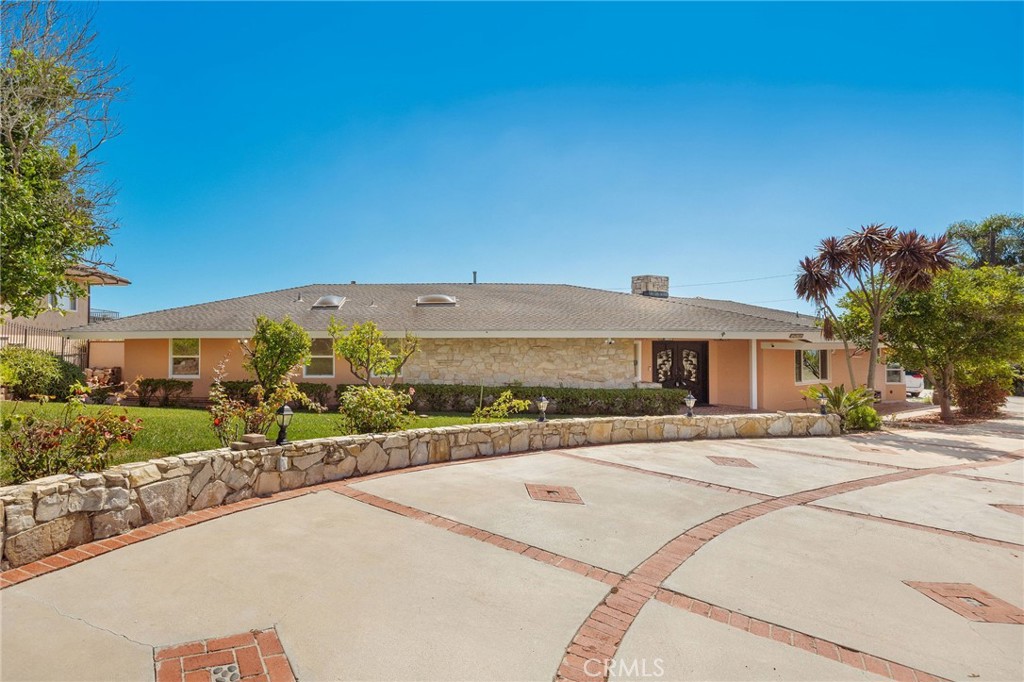 2929 Crest Drive — photo