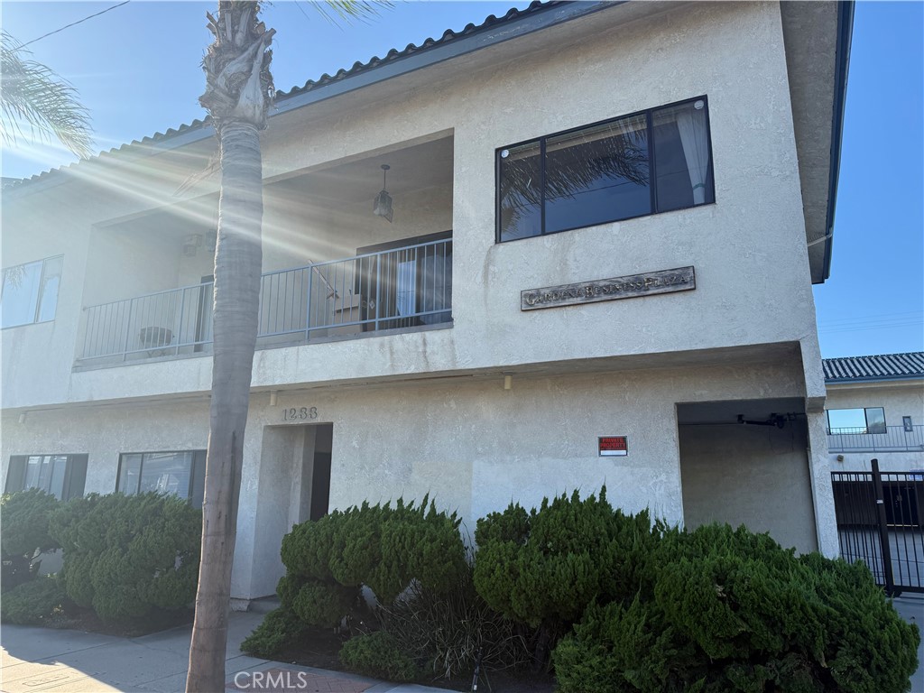 1233 W Gardena Unit 204 — photo