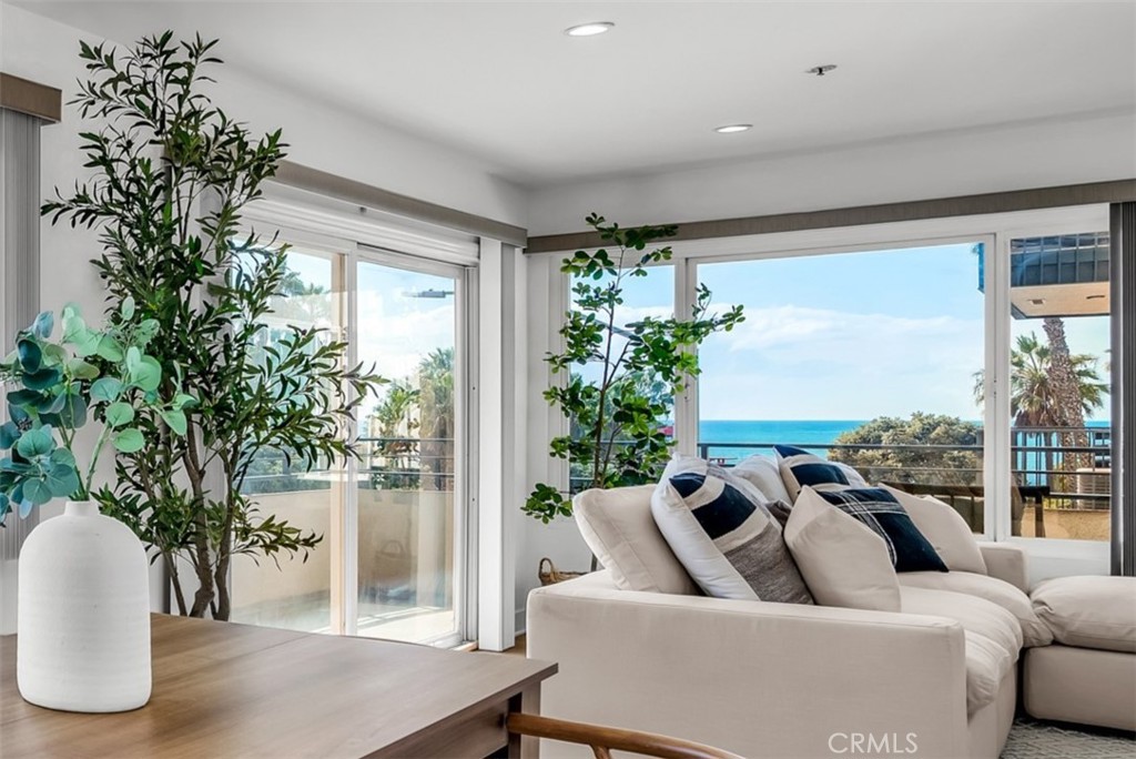 230 S Catalina Avenue Unit 214 — photo