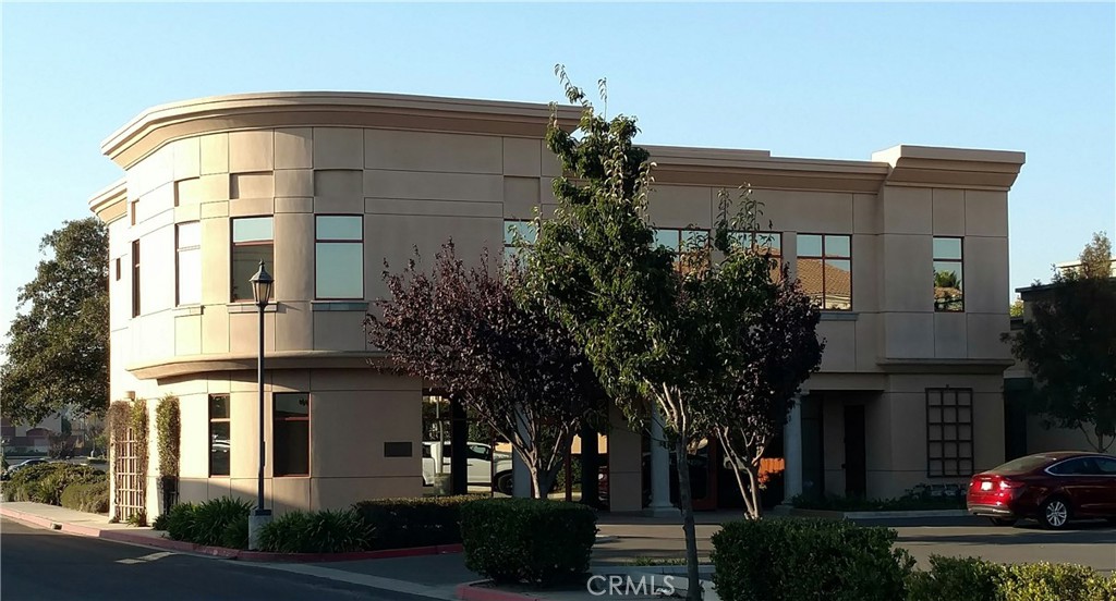 2353 S Broadway Street — photo