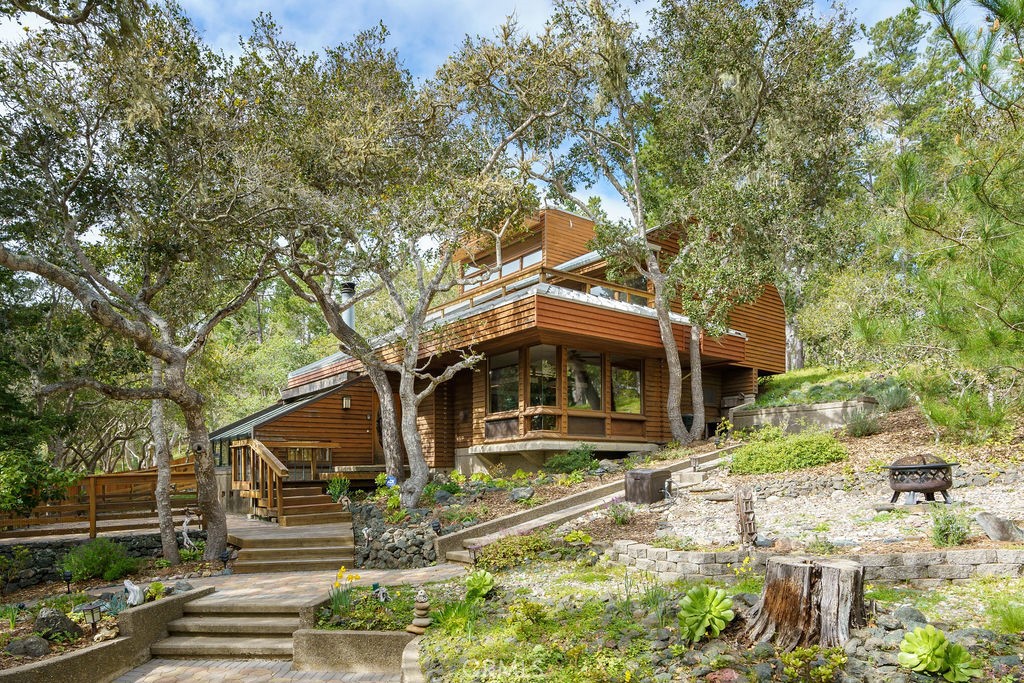 1021 Hillcrest — photo