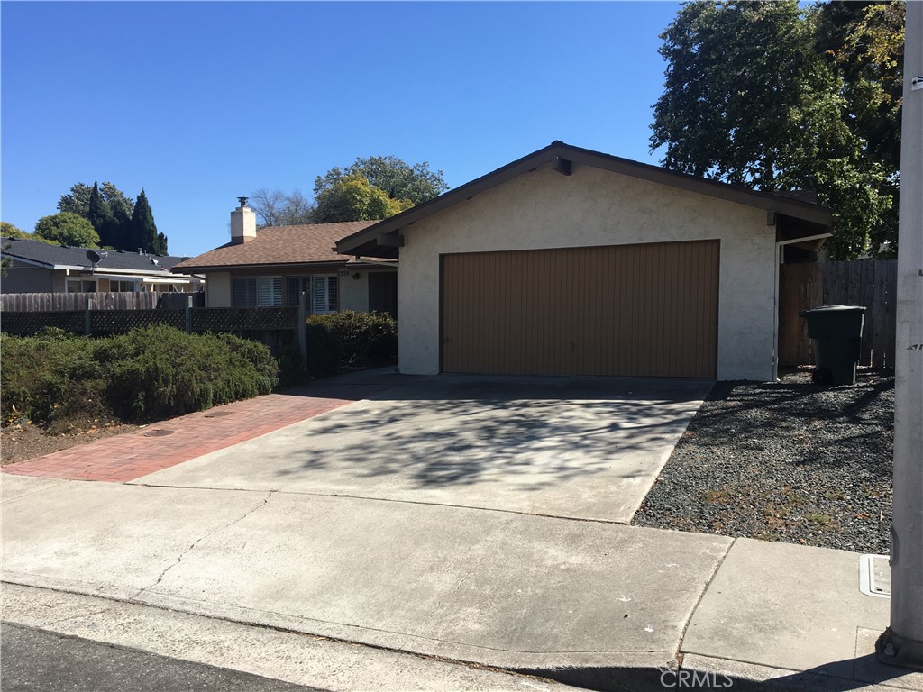 1559 Royal Way — photo