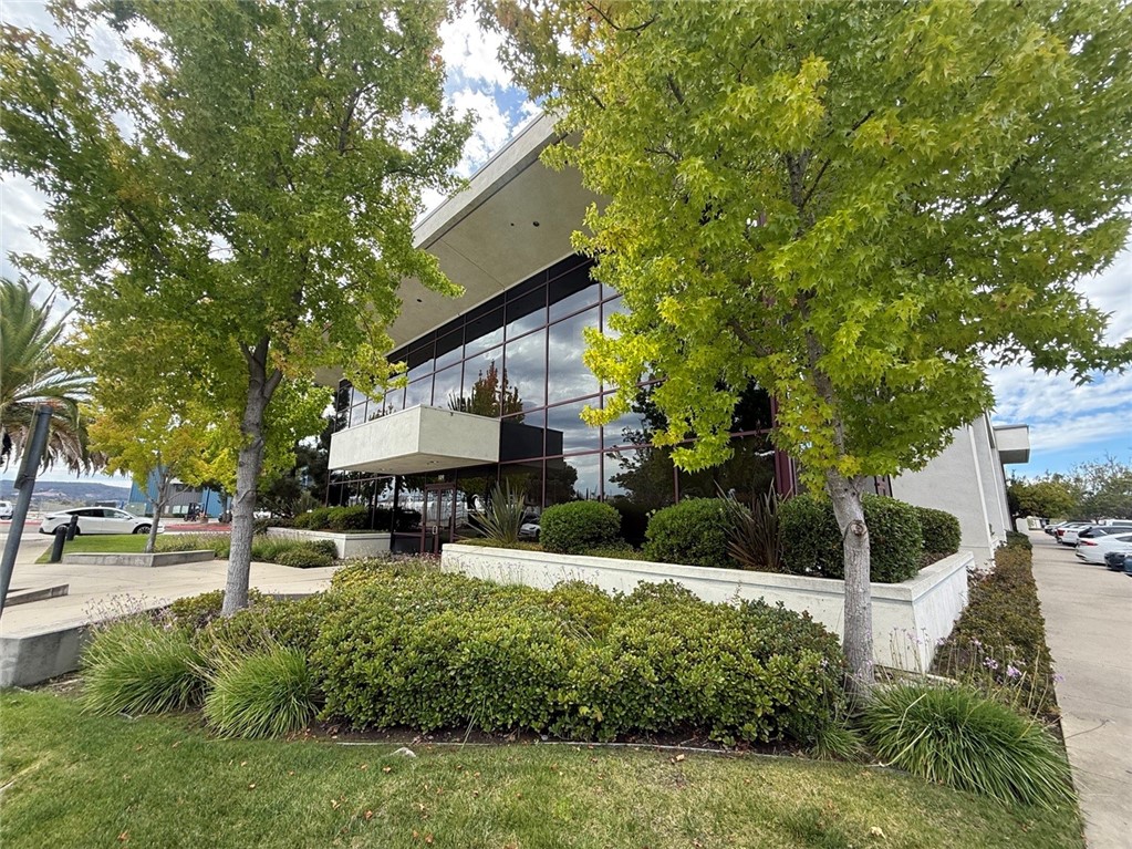 805 Aerovista Place 201 — photo