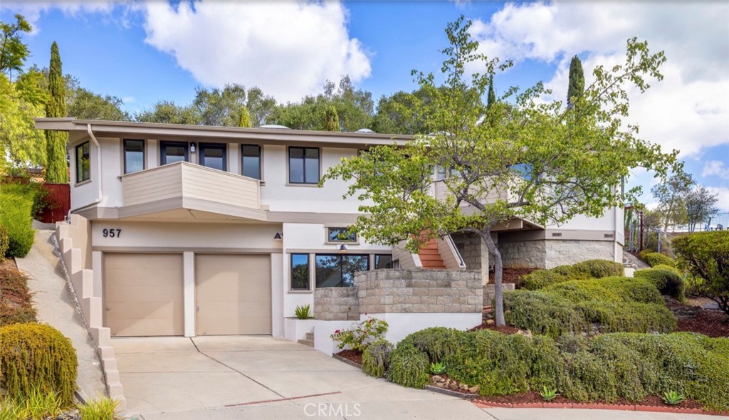 957 Skyline Drive — photo