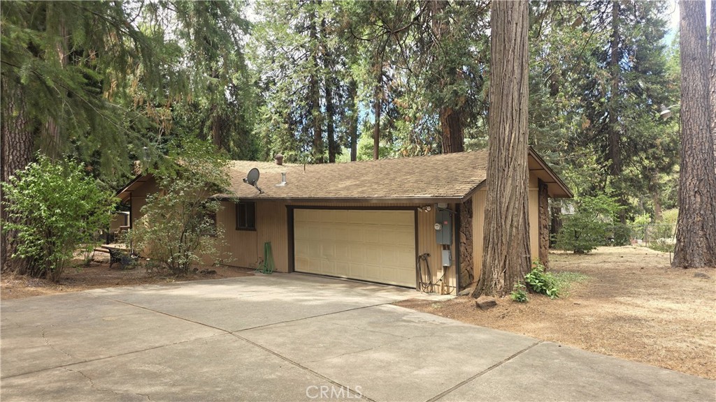 6566 Woodward — photo