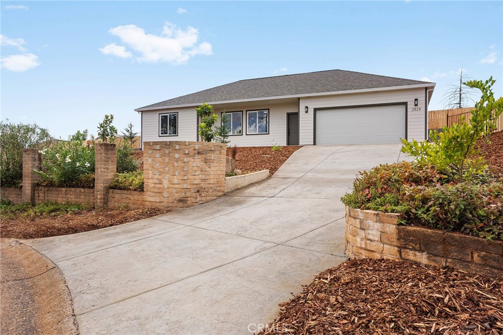 5819 Golden Oaks Road — photo