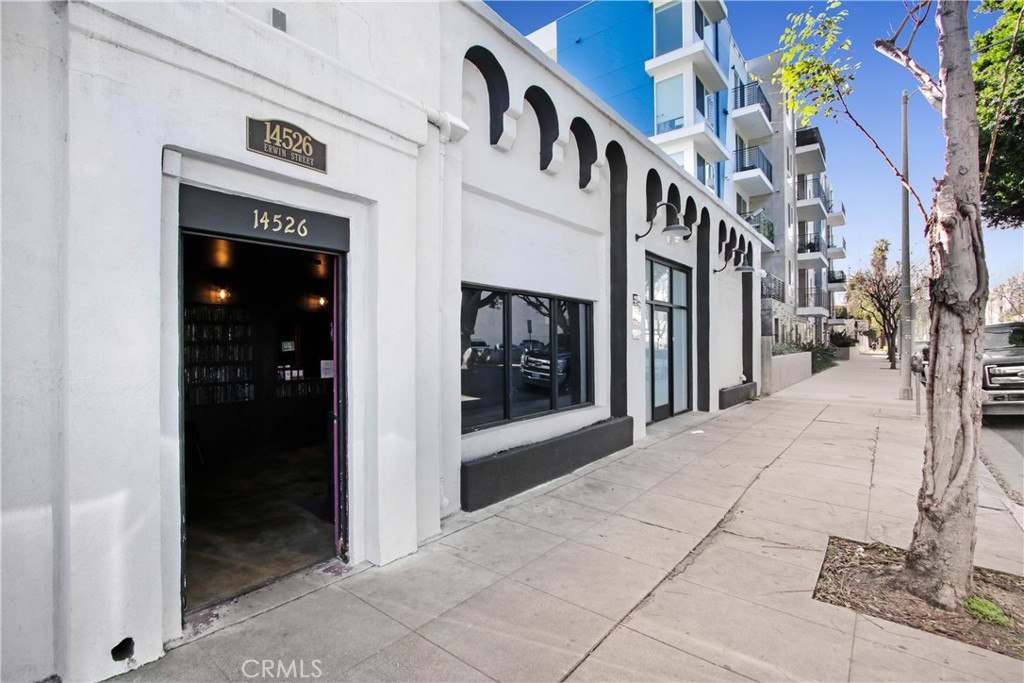 14526 Erwin Street — photo