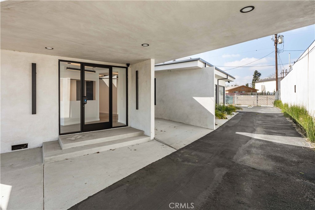 8809 Sunland Boulevard — photo
