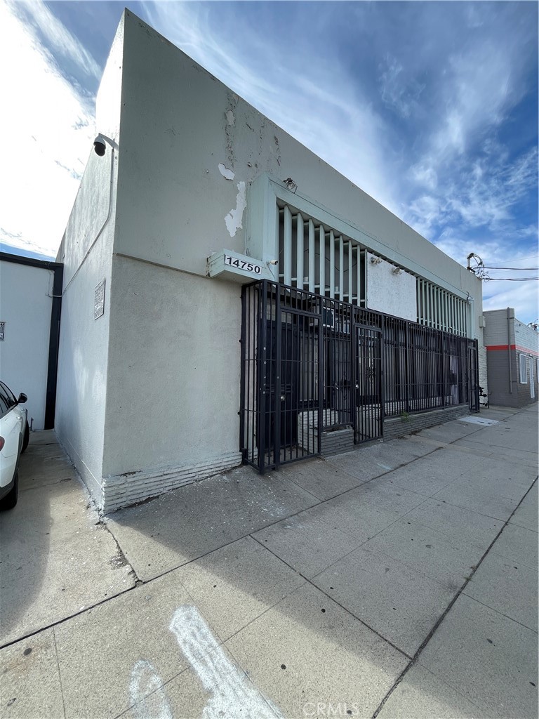 14750 Arminta Street — photo