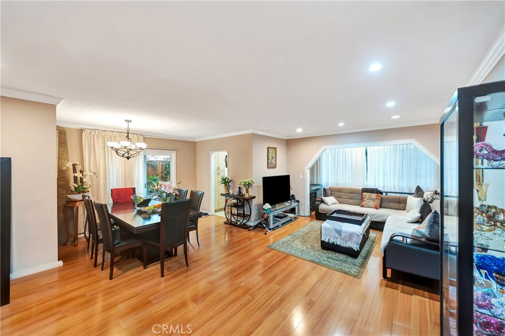 1734 N Fuller 107 — photo