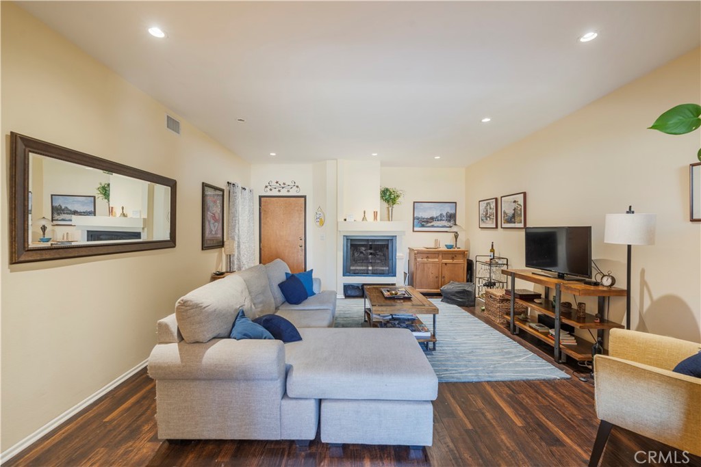 7211 Cozycroft 32 — photo