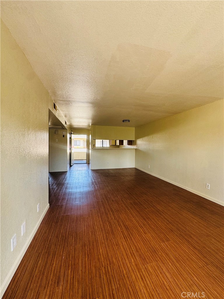 14610 Delano 215 — photo