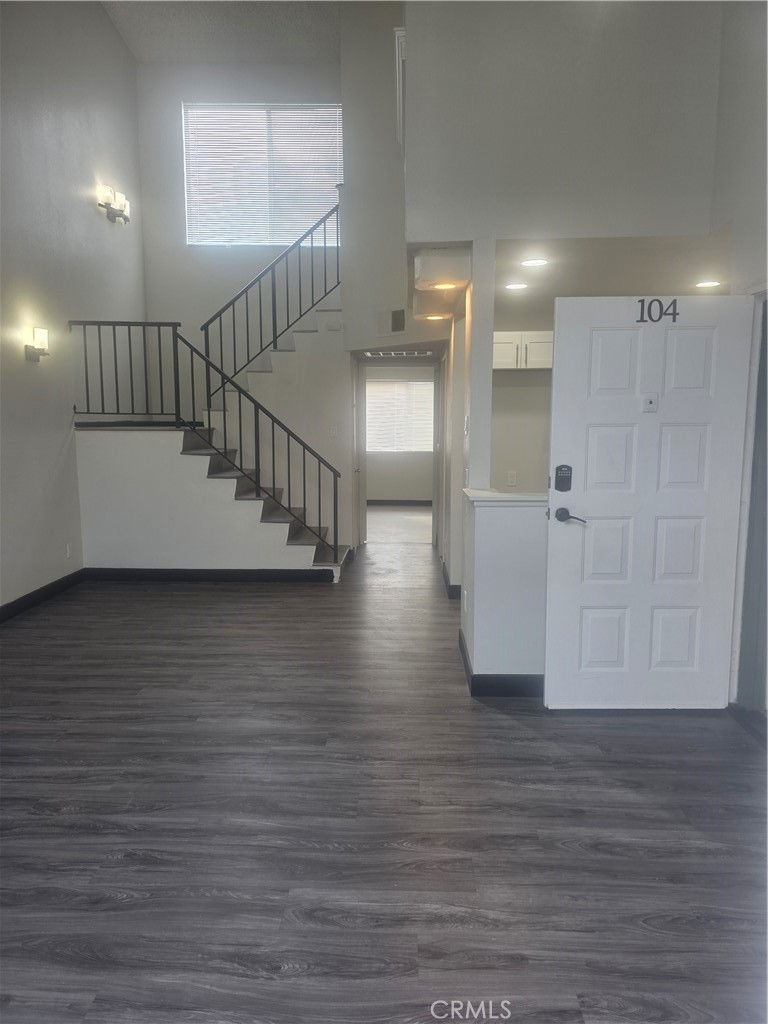 11150 Glenoaks 104 — photo