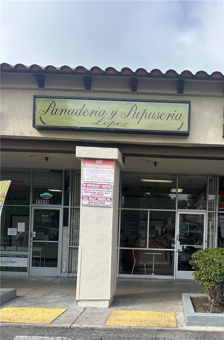 11918 Foothill Blvd — photo