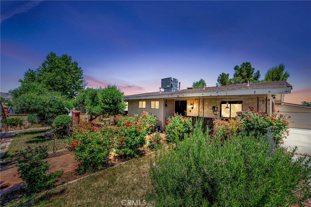 1617 Elizabeth Lake — photo