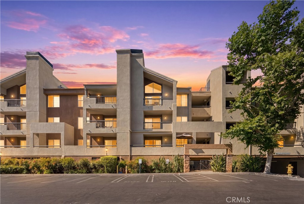 5535 Canoga 332 — photo