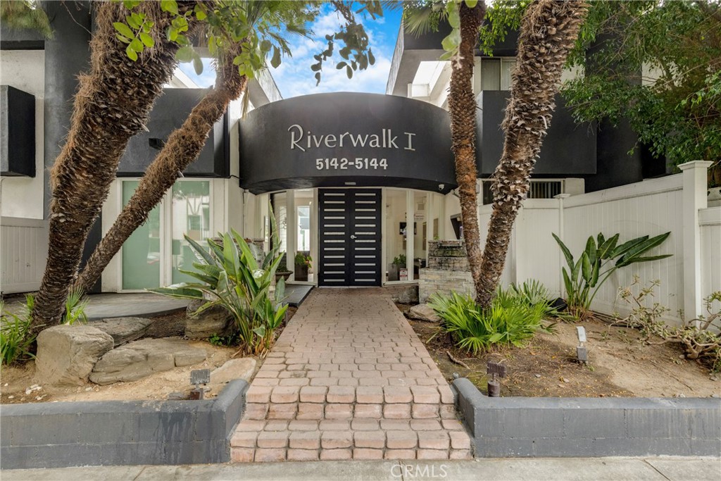 5142 Zelzah 25 — photo
