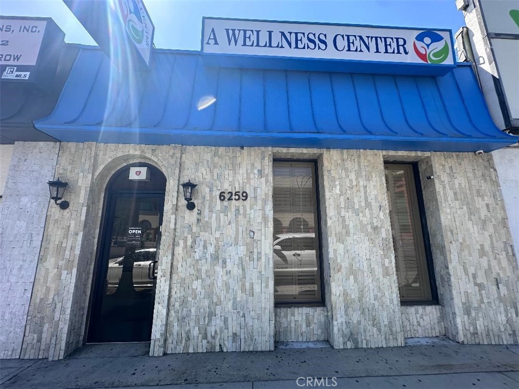 6259 Van Nuys — photo