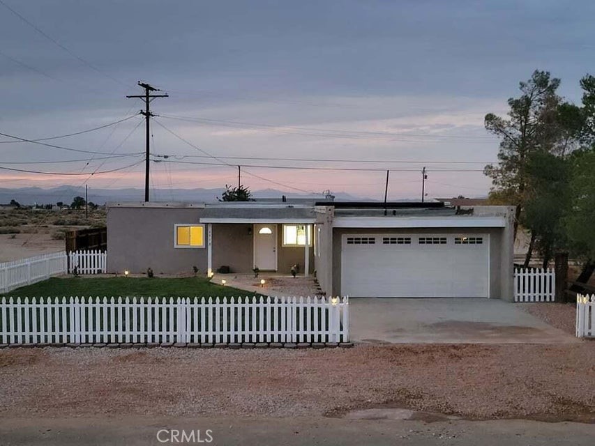 8313 Quezon — photo
