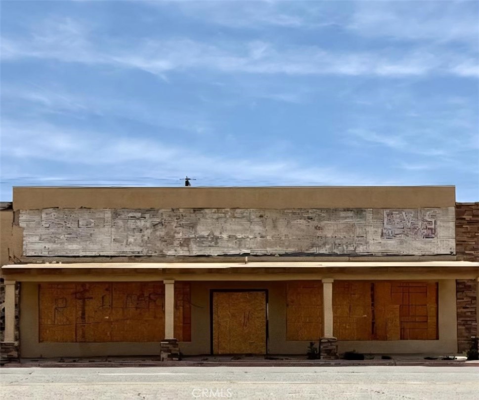 15938 Sierra Highway — photo