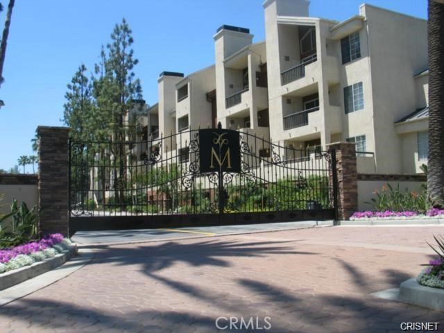 5520 Owensmouth Avenue 313 — photo