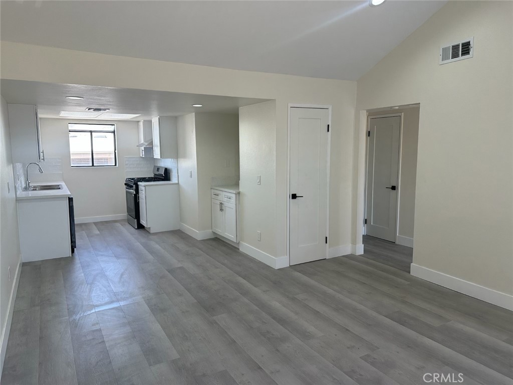 44155 10th W — photo